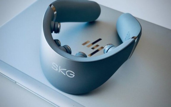 Vì Sao Nên Dùng Máy Massage Cổ SKG?